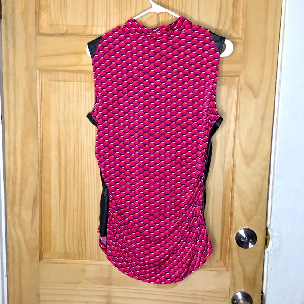 Sleeveless shirt